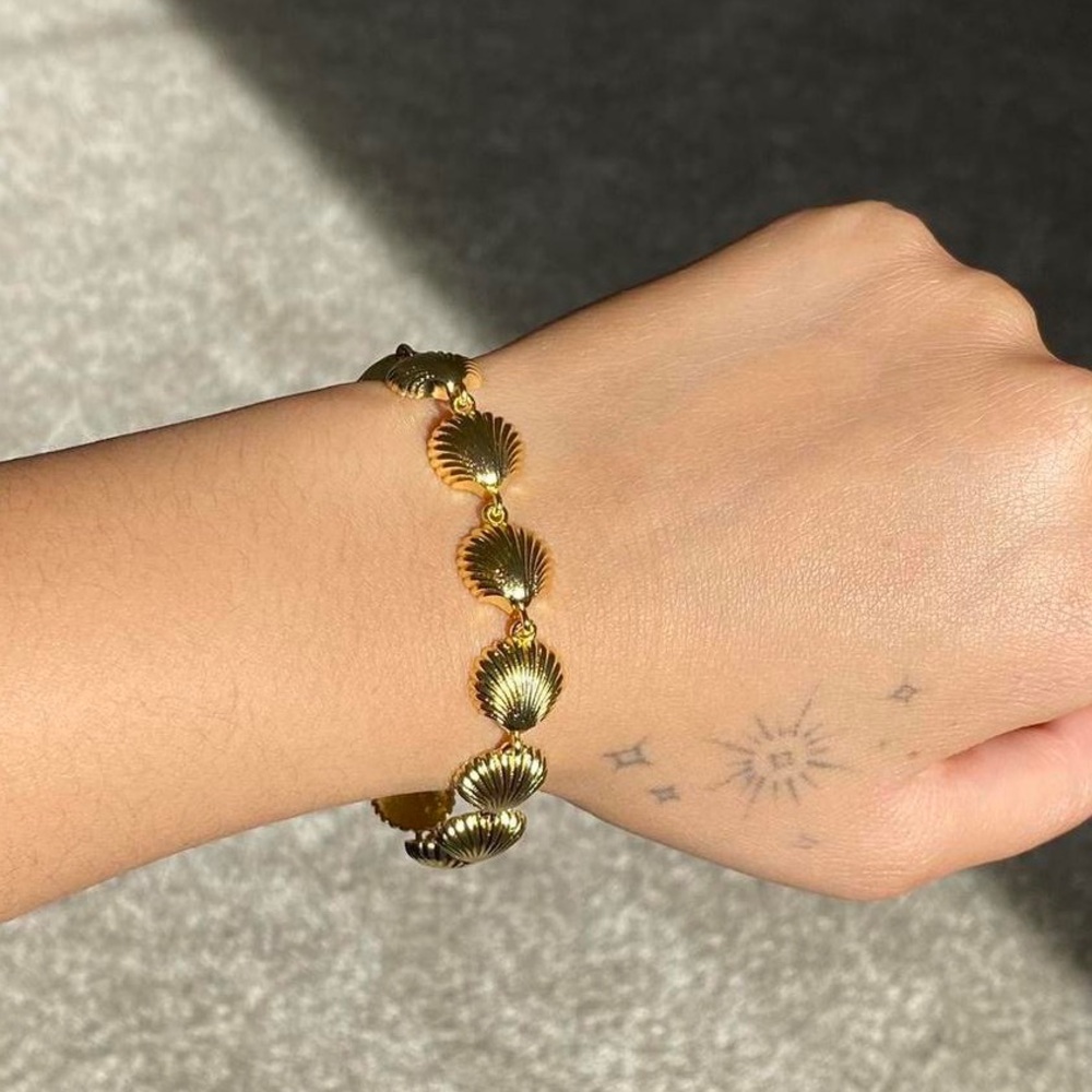 Stainless Steel Gold Shell Bracelet!